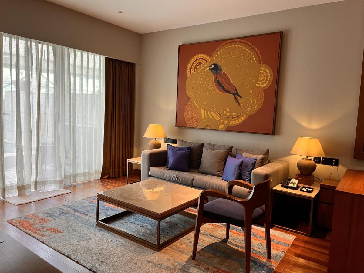 Taj City Centre New Town, Καλκούτα Εξωτερικό φωτογραφία Living room of a suite at the hotel