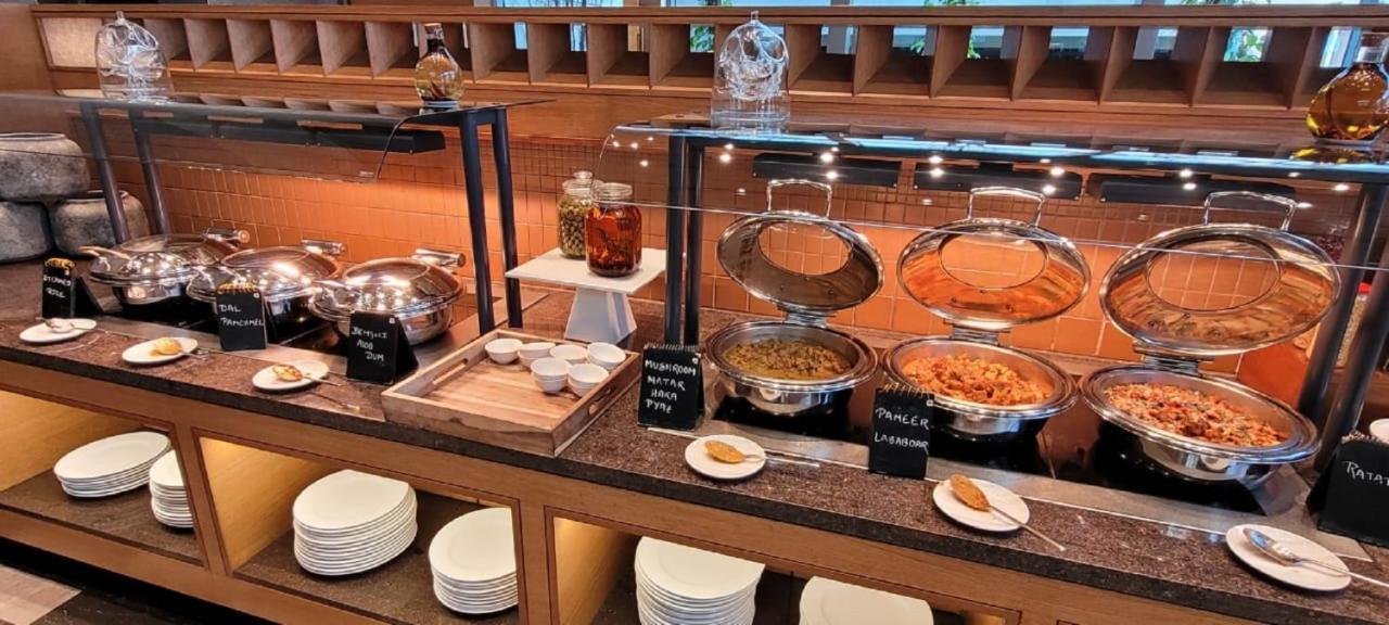 Taj City Centre New Town, Καλκούτα Εξωτερικό φωτογραφία A selection of Indian food at a buffet